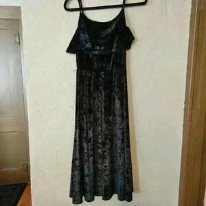 Who what wear black velvet circle dress size small